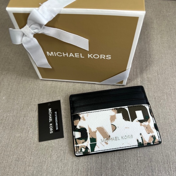 🎁 MICHAEL KORS Cooper Graphic Logo Tall Card Case - Picture 2 of 8